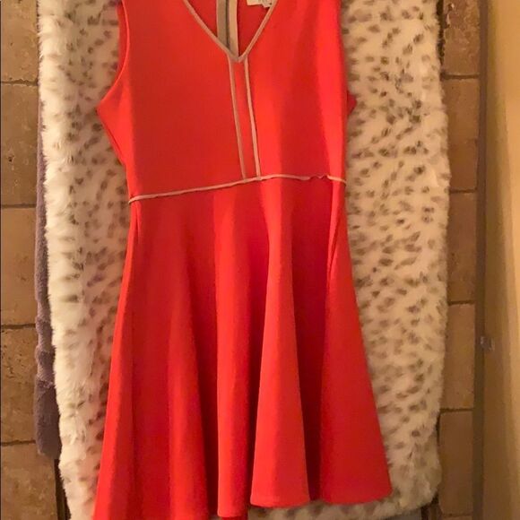 Dress - Picture 1 of 4